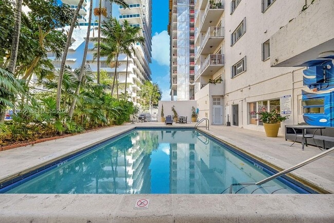 Building Photo - 677 NE 24th St