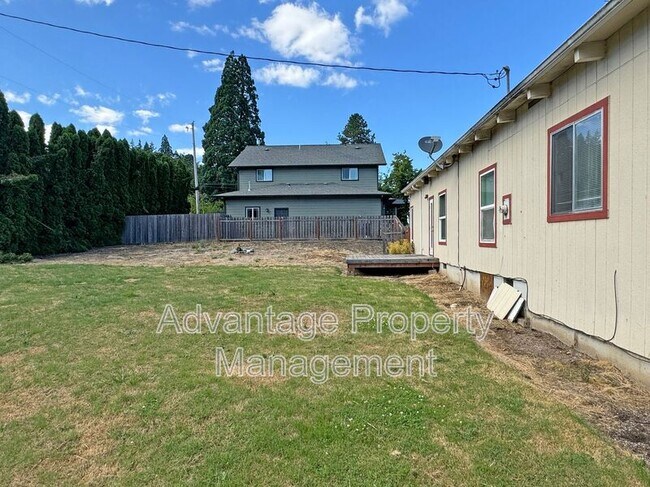 Building Photo - 4010 SW Western Blvd