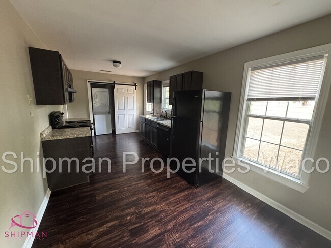 Building Photo - 3125 Reuter Ave