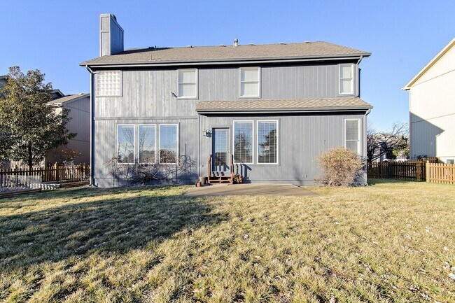 Building Photo - Gorgeous 4 Bedroom home in Blue Valley Schools