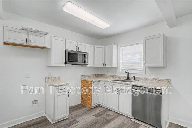 Building Photo - 1200 E 37th St