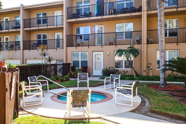 Building Photo - 115 E Coronado Dr