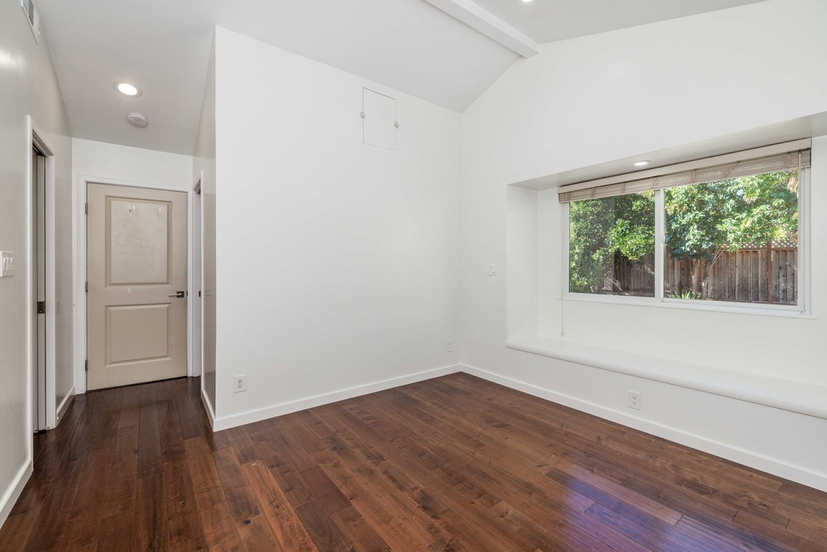 Building Photo - 861 Hollenbeck Ave