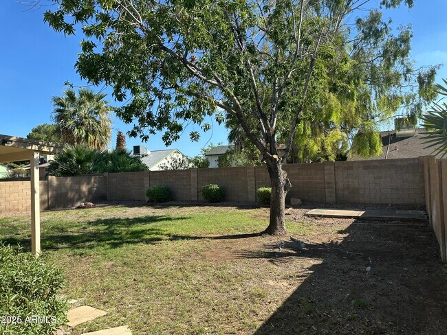 Building Photo - 4833 W Taro Dr