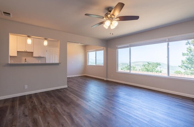 Building Photo - 556 Heathcliff Dr