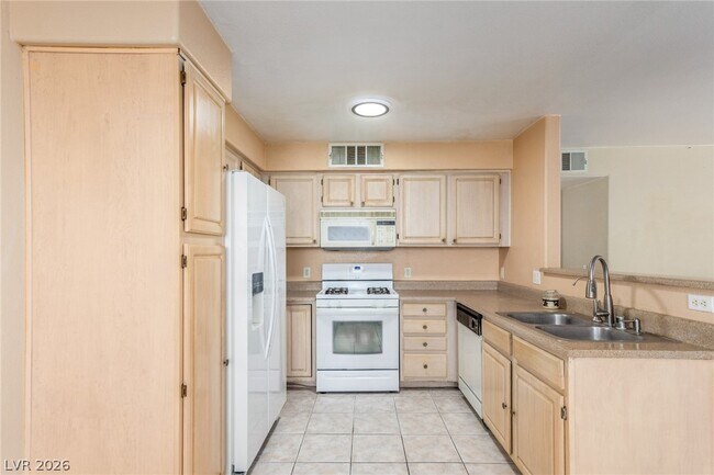 Building Photo - 5710 E Tropicana Ave