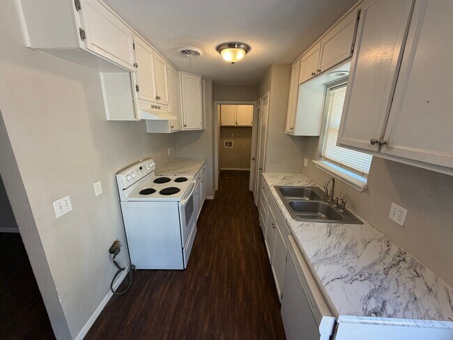 Building Photo - 5412 39th Dr