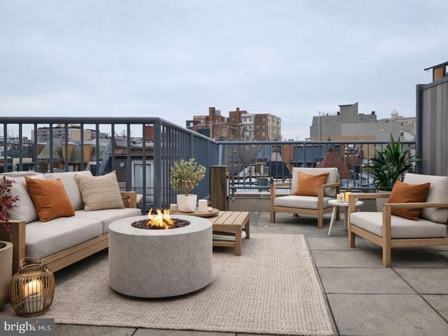 Building Photo - 2328 Champlain St NW