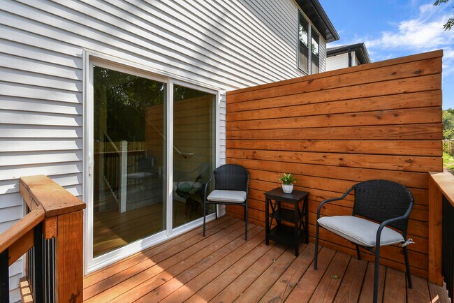 Building Photo - 1220 E Pacific St