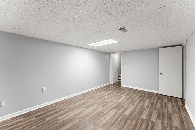 Building Photo - 4035 Thames Dr