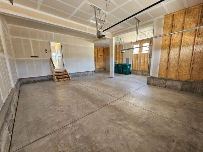 Building Photo - 1853 Clayhouse Dr