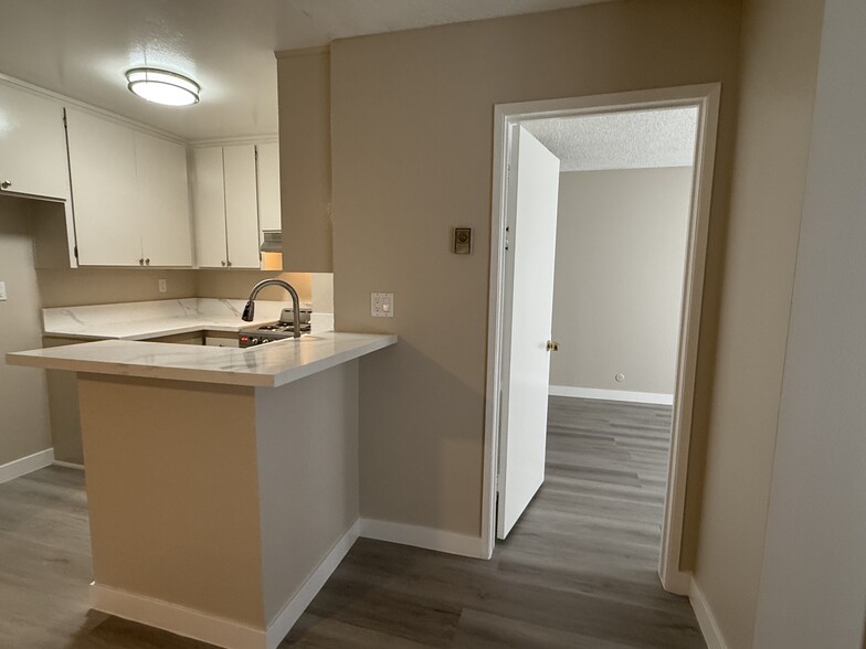 Building Photo - 256 S La Fayette Park Pl