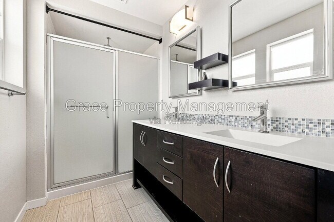 Building Photo - 10229 Southlawn Cir