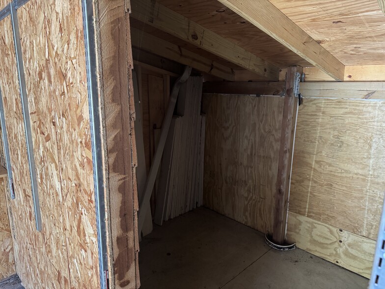 Garage/ Storage - 2009 Durand Ave
