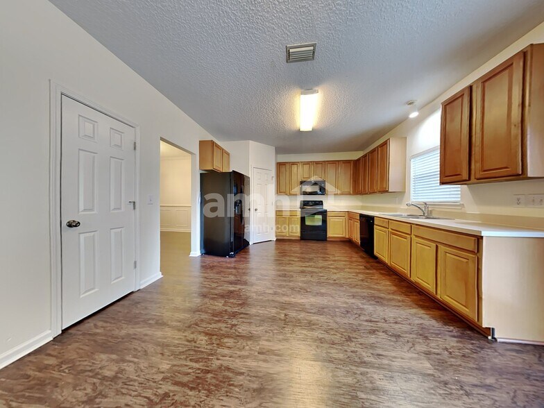 Building Photo - 1447 River of May St