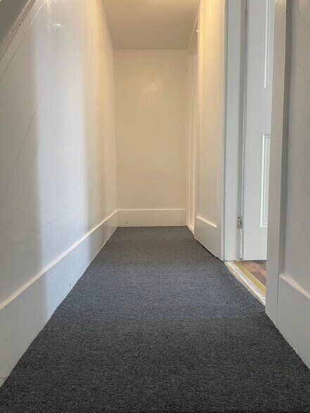 Building Photo - 17 Hanson St