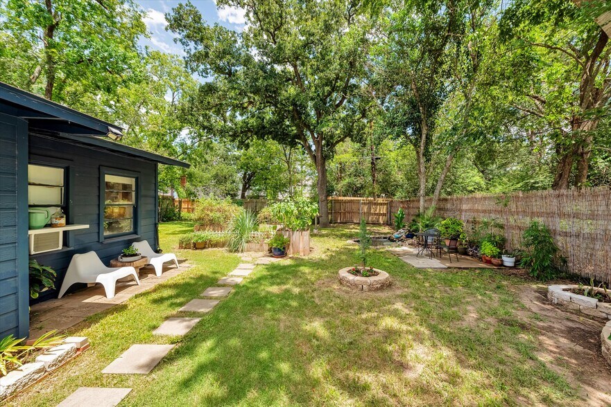 Building Photo - 3914 Ella Blvd