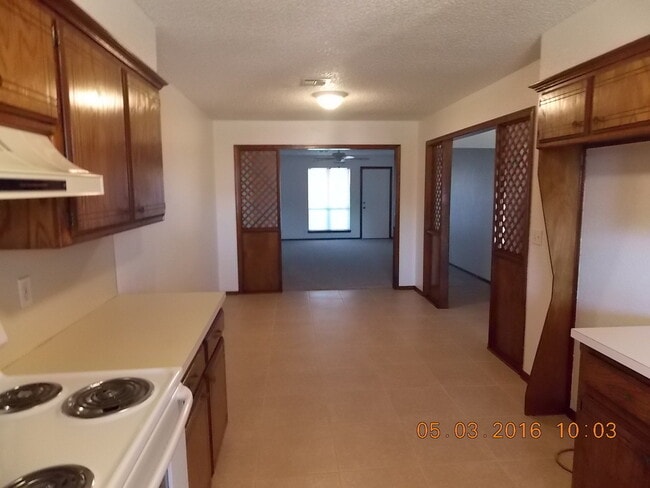 Building Photo - Duplex for lese