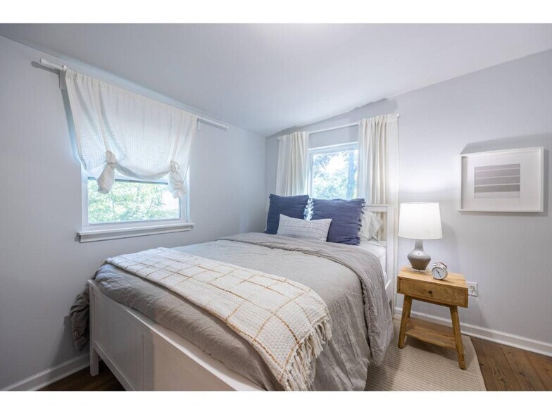 Building Photo - 145 Griffeth St