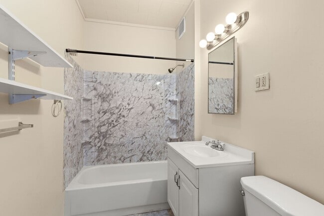 Building Photo - Bright 2 bed, 1 bath in fantastic SE locat...