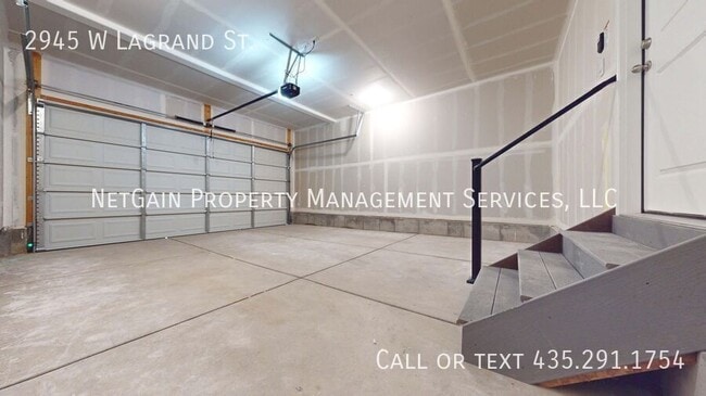 Building Photo - 2945 W LaGrand St