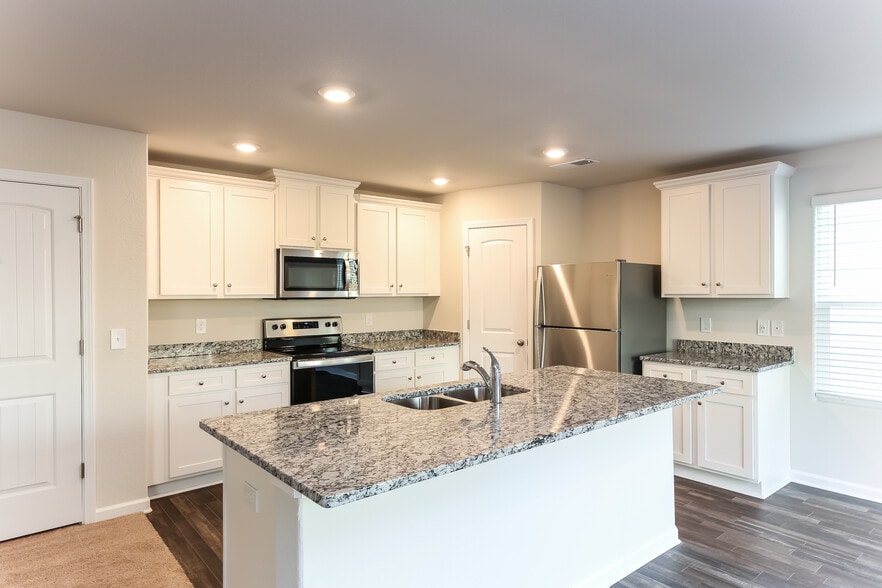 Building Photo - 2260 Southlea Dr