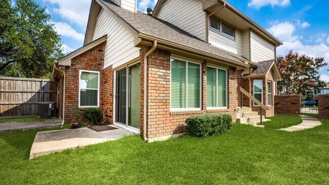 Building Photo - 2401 Brooke Ct