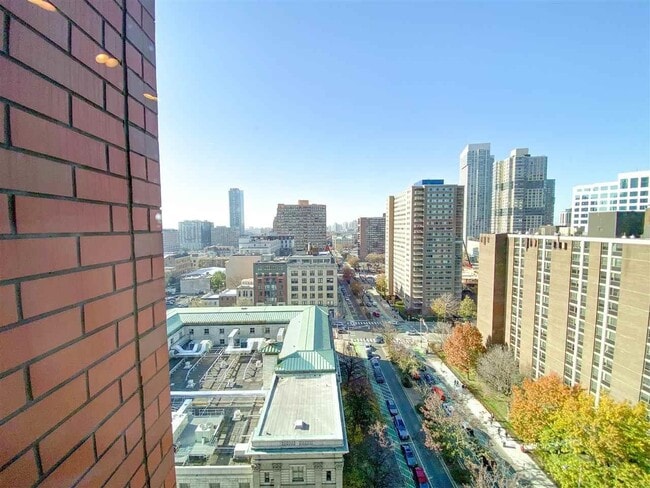 Building Photo - 105 Greene St