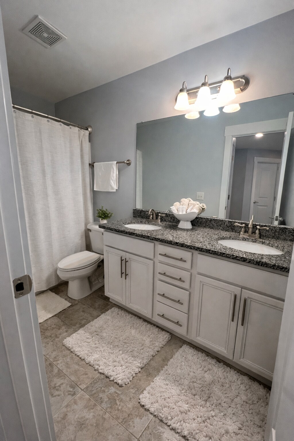 Building Photo - 2028 Gracious Dr