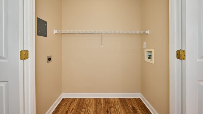 Building Photo - Reduced Rent and Special: 2BR, 1 1/2 BA condo, upstairs unit. Special: $400 off the first month f...