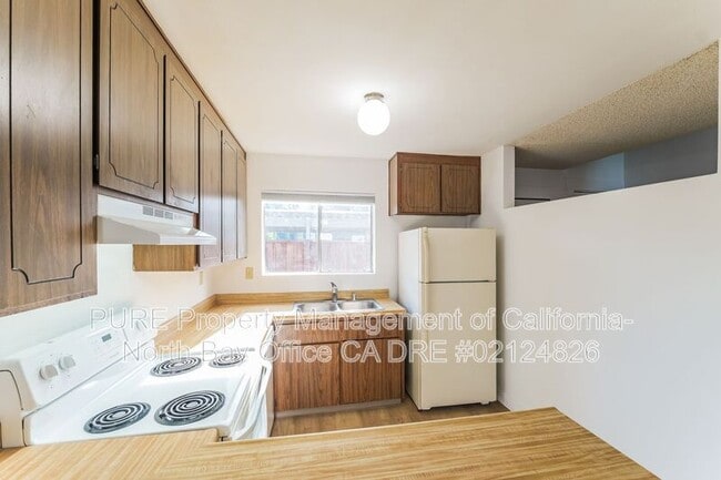 Building Photo - 629 Racquet Club Cir