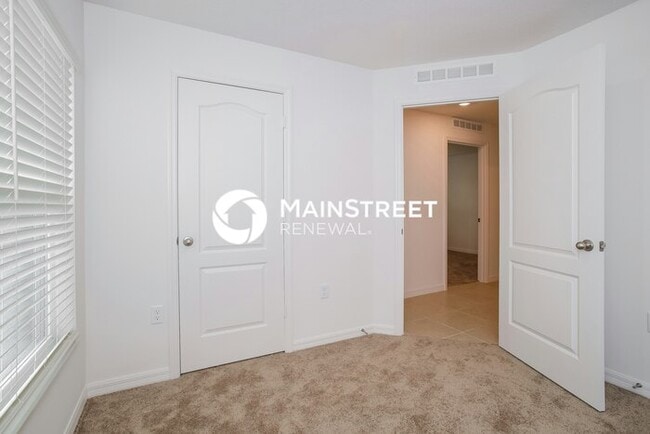 Building Photo - 4 Bedroom Pet-Friendly Home in Mascotte, FL with Main Street Renewal