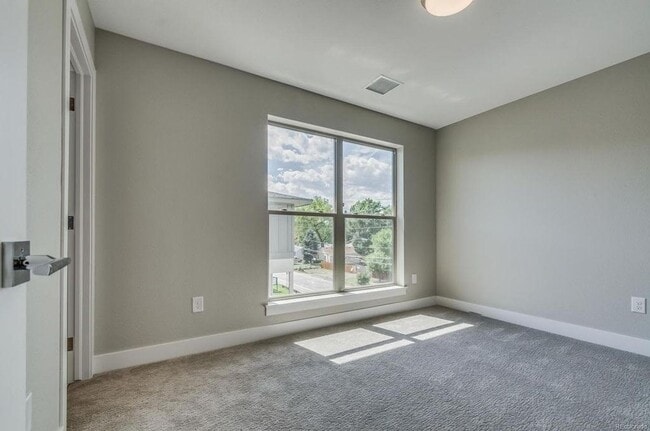 Building Photo - Luxurious End-Unit Modern Townhome at 5360...