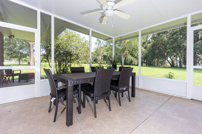 Building Photo - Charming 3 Bedroom , 2 Bath Country Home with Lake Views