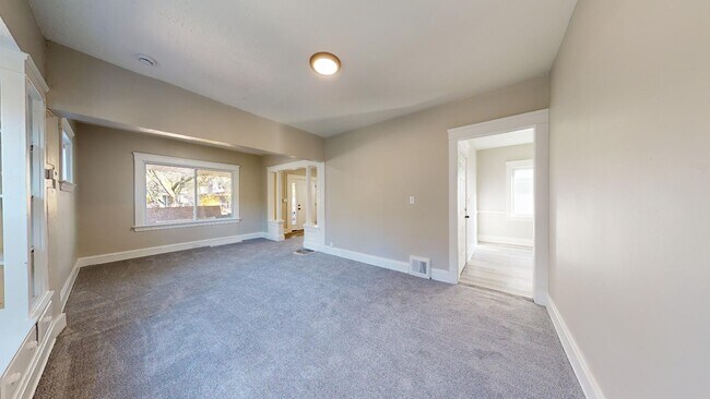 Building Photo - 3915 Hyde Ave