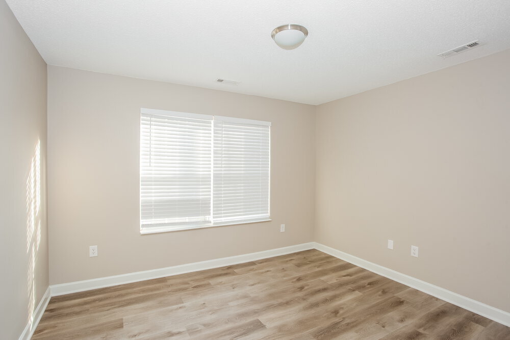 Building Photo - 711 Continental Dr