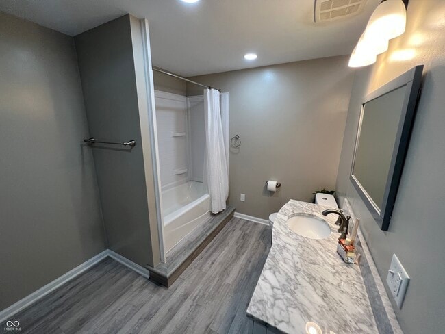 Building Photo - 344 W Columbine Ln