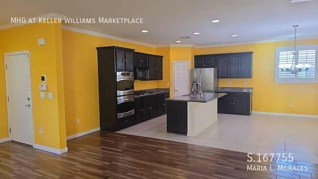 Building Photo - 7116 N Woodpeckers Ct