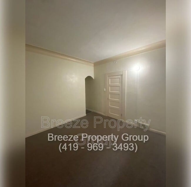 Building Photo - 319 N Detroit Ave
