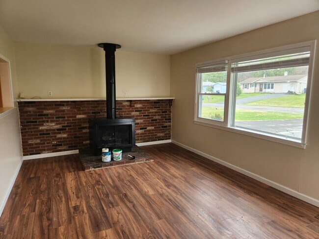 Building Photo - 118 Barclay Rd