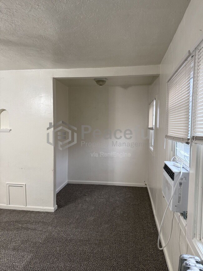 Building Photo - 417 Wall St