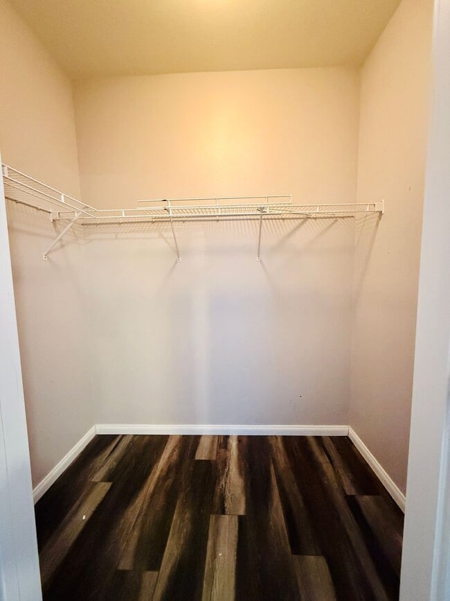 Building Photo - Beautiful, modern ground-floor 1 bed/1 bath condo in a gated SW community!