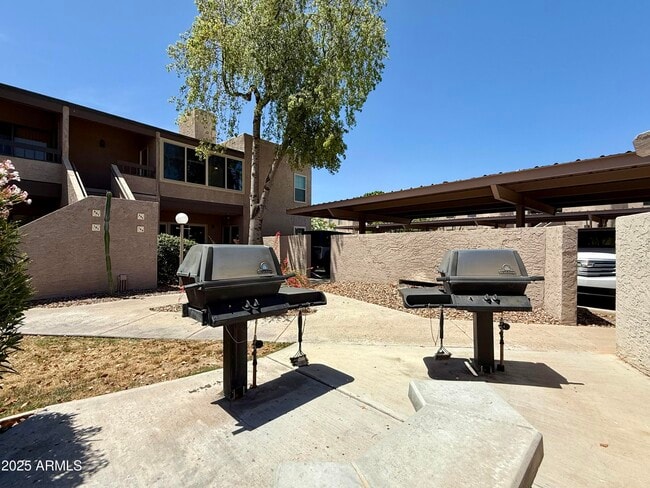 Building Photo - 5998 N 78th St