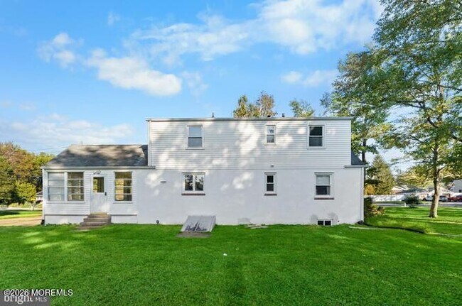 Building Photo - 245 Paxson Ave