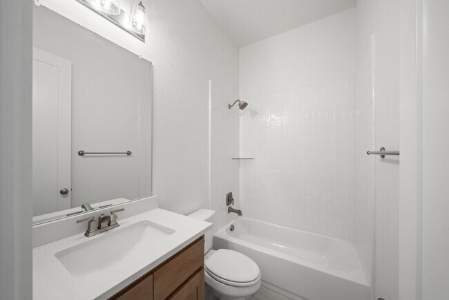 Building Photo - Stunning 4-Bed, 4.5-Bath Home with Pool Access and Private Yard in New Braunfels