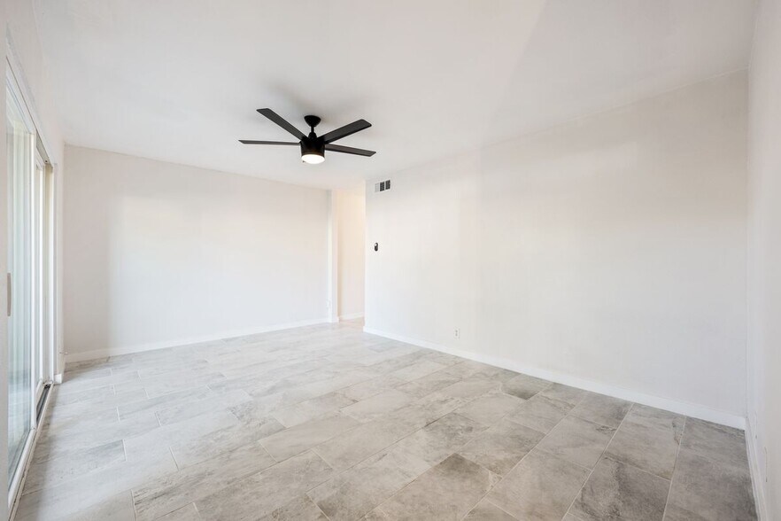 Building Photo - 2600 Penny Ln