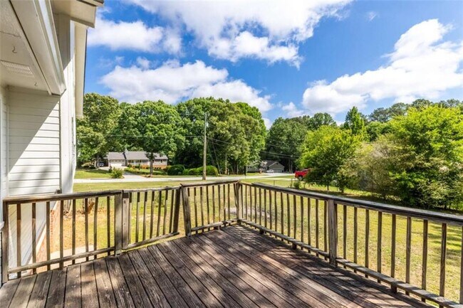 Building Photo - 2250 Ridge Forest Dr