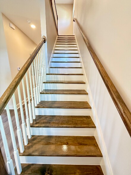 Building Photo - 1908 Marigny St