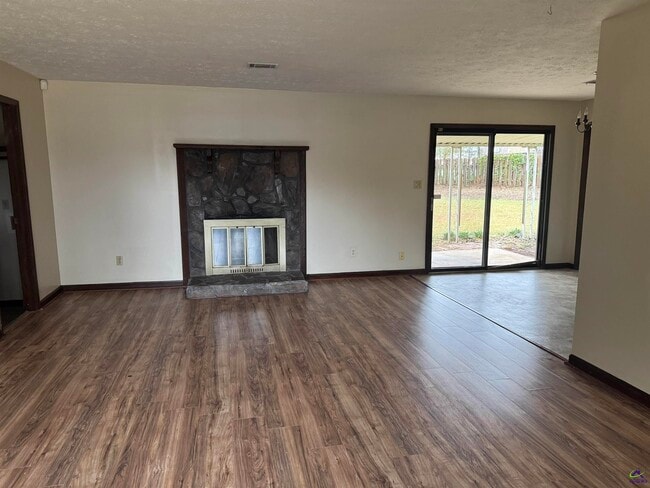 Building Photo - 108 Renoir Ln