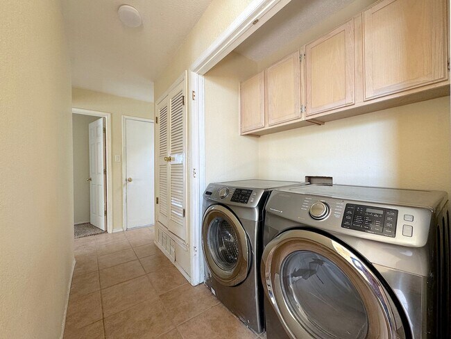 Building Photo - West El Paso 3bed/2Bath refrig A/C Home